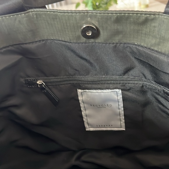 Topshop Large High Shine Weekend Bag - Picture 8 of 10